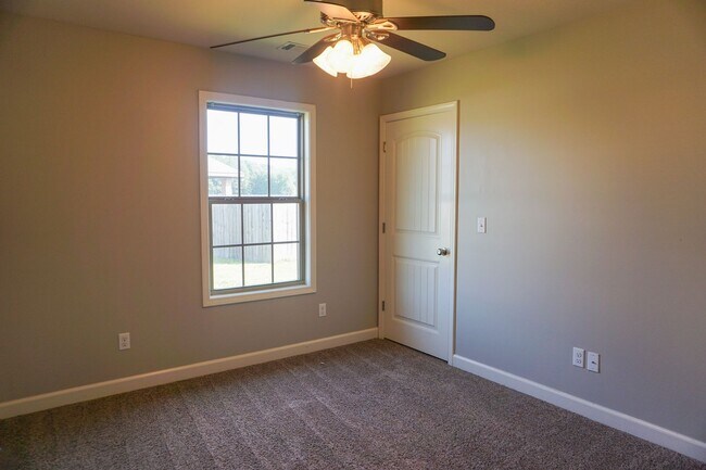 Building Photo - **Coming Soon** 4 Bedroom Home in Valley View
