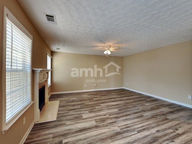 Building Photo - 2622 Lance Ridge Way NE