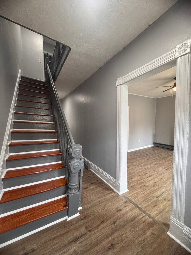 Building Photo - 160 N Miller St