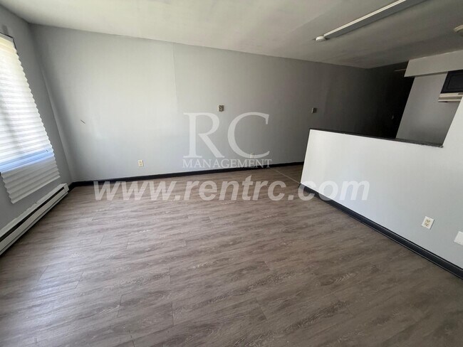 Building Photo - 1214 James-