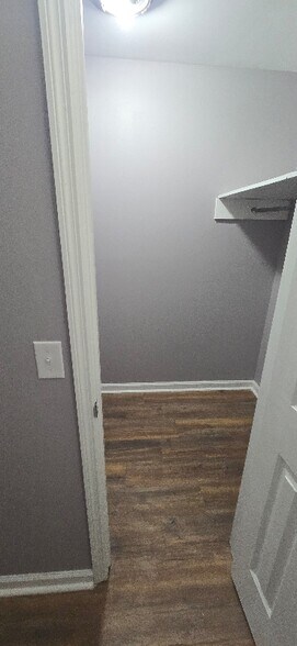 Building Photo - 13 Crescent Ln