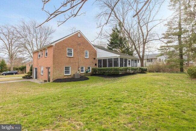 Building Photo - 235 Prospect Dr