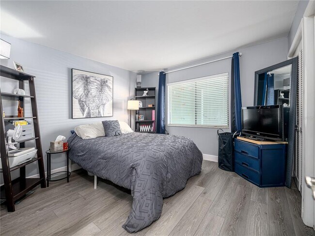 Building Photo - 120 Caryl Way