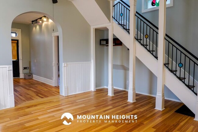 Building Photo - 235 Reed Ave N