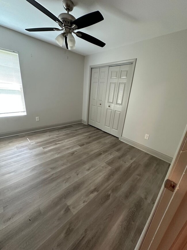 Building Photo - 1406 Memory Ln