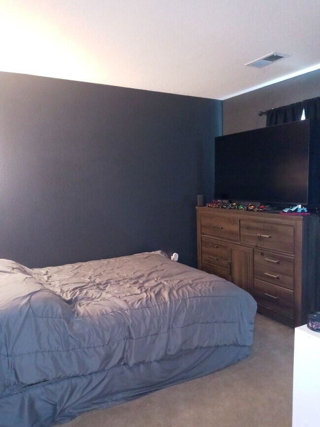 Building Photo - Enchanted Hills