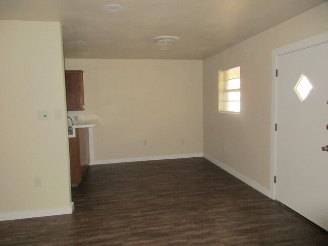 Building Photo - 1/1 Duplex with Carport