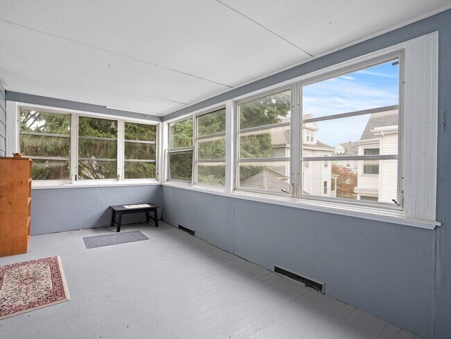 Building Photo - 124 Sheridan Ave