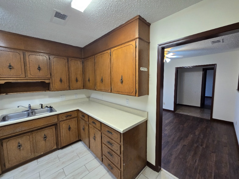 Building Photo - 199 Lakeside Ln