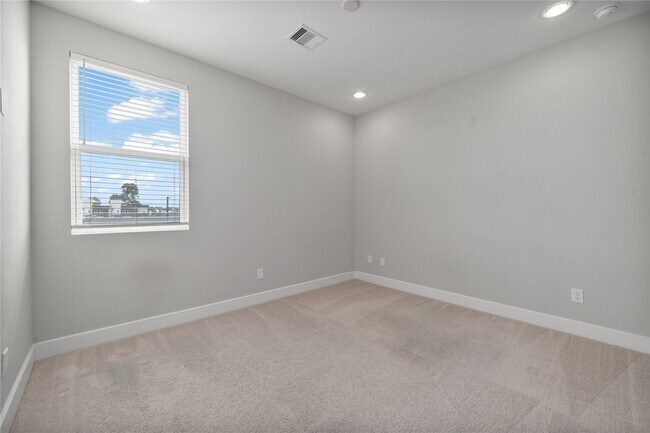 Building Photo - 2510 Tuam St
