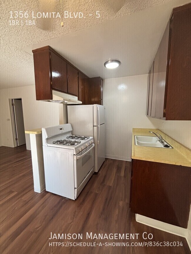 Building Photo - 1356 Lomita Blvd