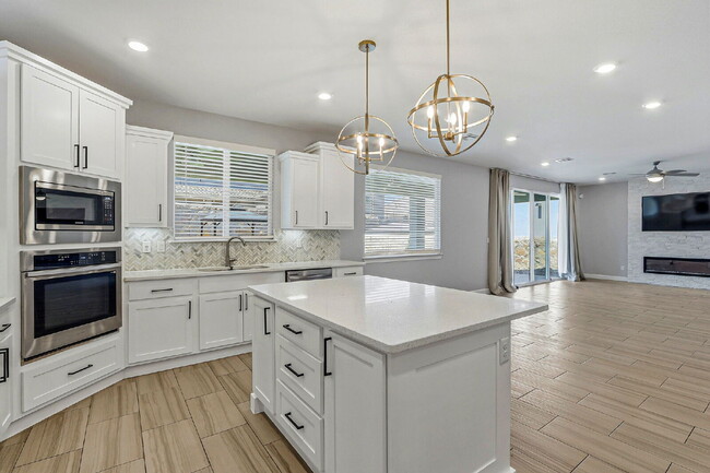 Building Photo - 3 bedroom with flex room available in Horizon City
