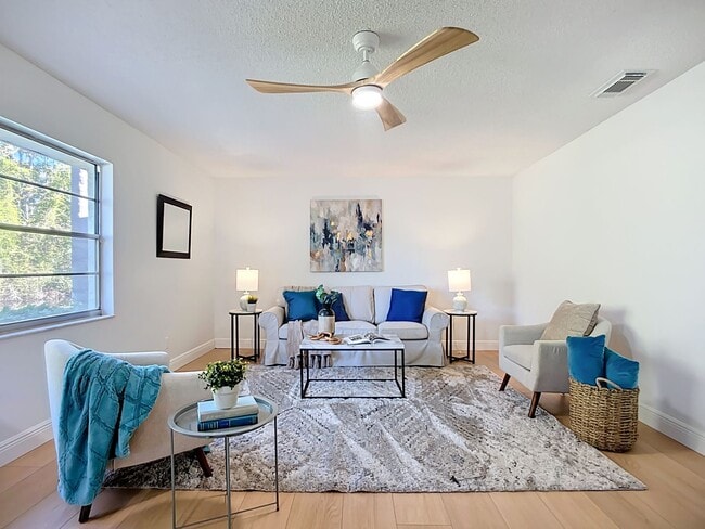 Building Photo - Absolutely stunning completely remodeled 2-bedroom 2 bath, 1,448 square foot home