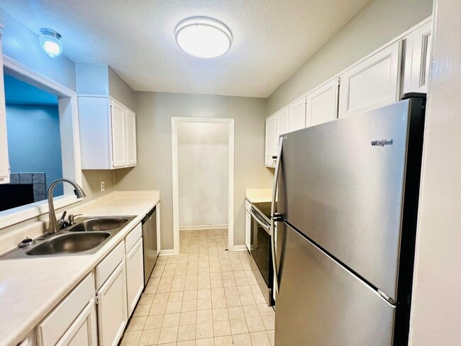 Building Photo - 117 Bent Creek Cir N