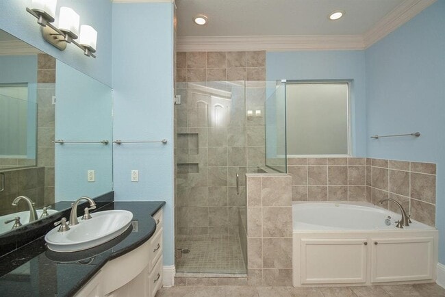 Building Photo - 1205 Aurora St