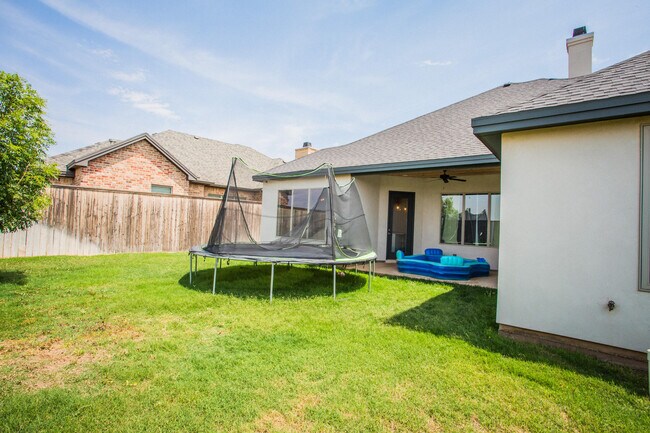 Building Photo - 23 Wilshire Blvd