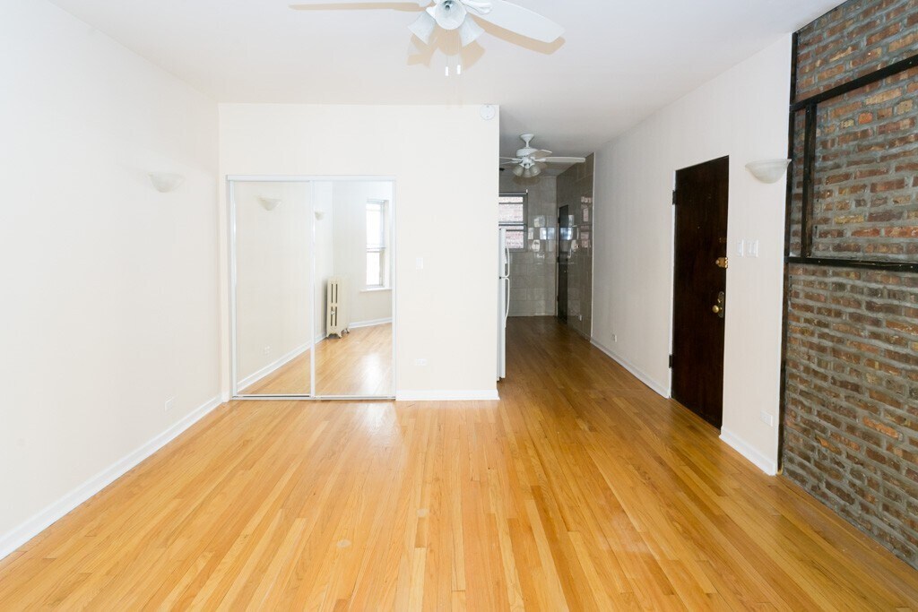 Building Photo - 4232 N Paulina