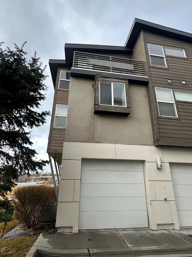 Building Photo - GORGEOUS Home!!!!