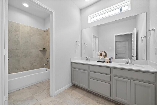 Building Photo - 9913 Brickhouse Dr