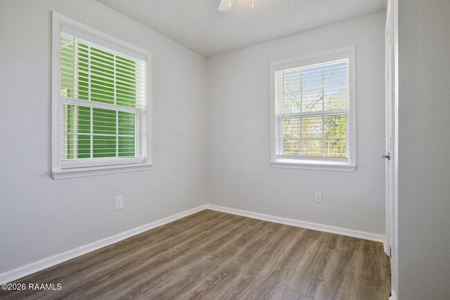 Building Photo - 715 Central Rd