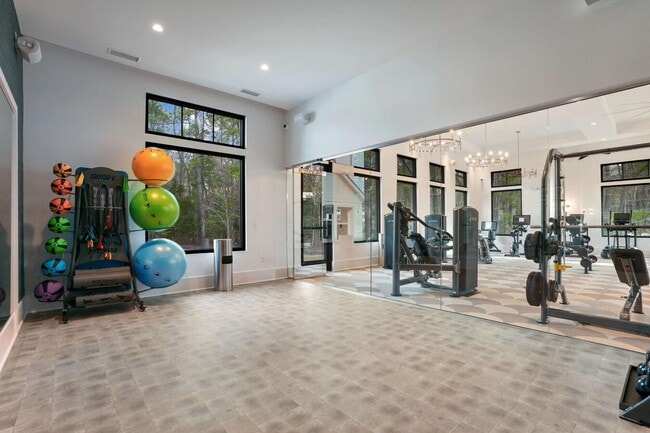 Building Photo - 331 Pickwick Dr