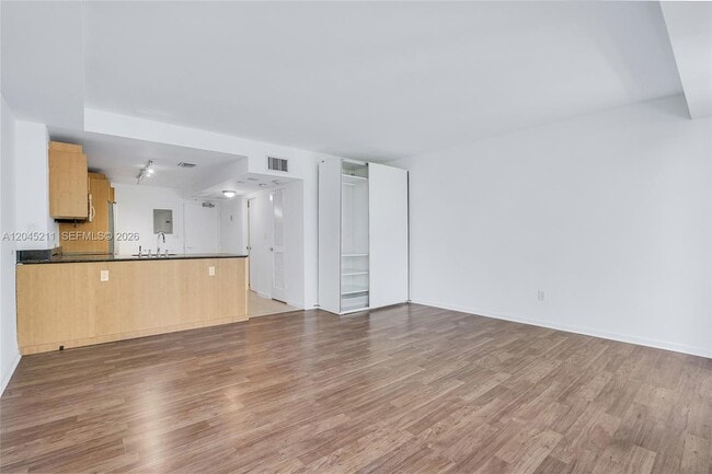 Building Photo - 10275 Collins Ave