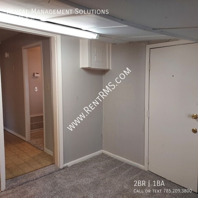 Building Photo - 2718 NE B St