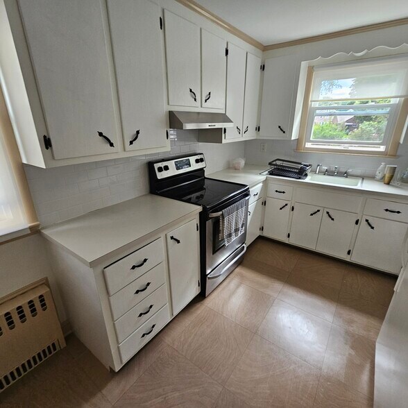 Primary Photo - 18 Cresthill Rd