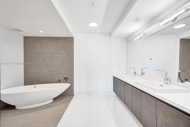 Building Photo - 330 Sunny Isles Blvd