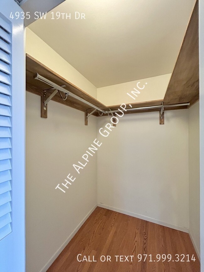 Building Photo - 4935 SW 19th Dr