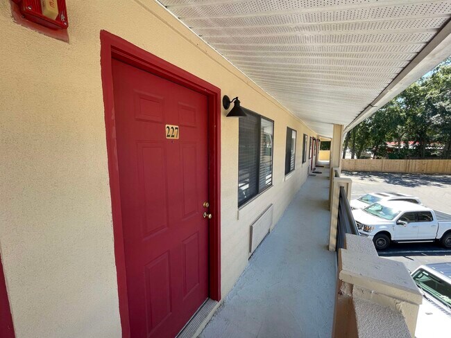 Building Photo - 403 Hayden Rd