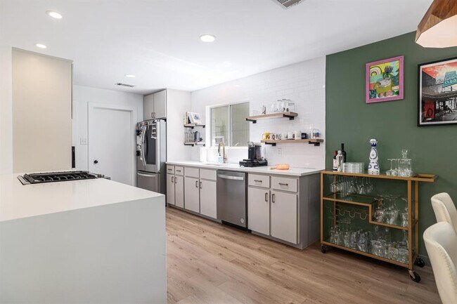 Building Photo - 2205 Trede Dr