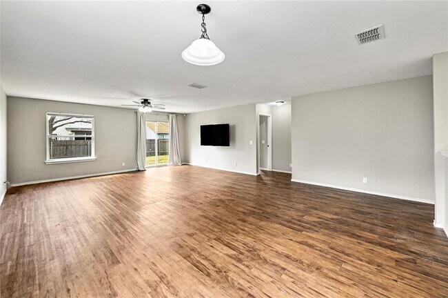 Building Photo - 6813 Sabrina Dr