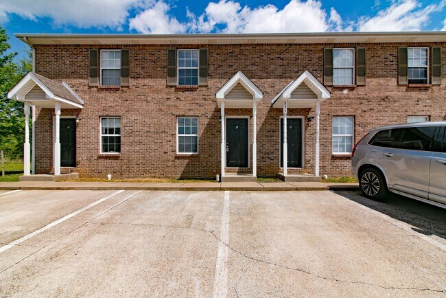 Primary Photo - 821 Oak Arbor Ct