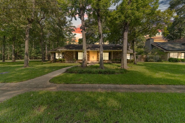 Building Photo - Experience the Golf Course Lifestyle in Panorama Village Enjoy the best of community living in th...