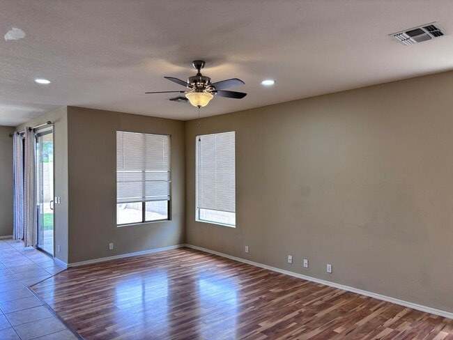 Building Photo - 2720 E Hulet Dr