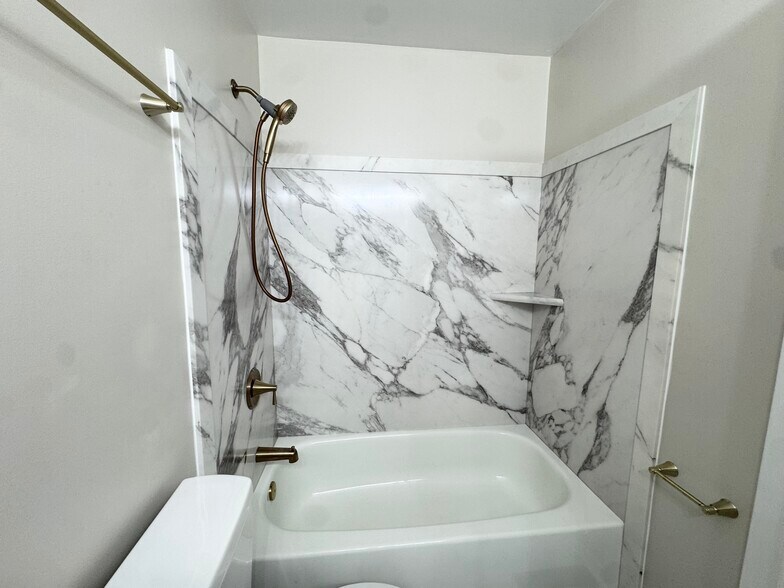 Building Photo - 40 Badger Gate Ct