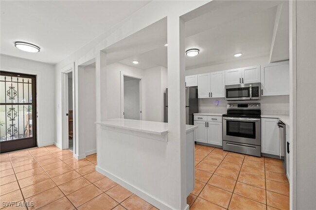 Building Photo - 400 Misty Pines Cir