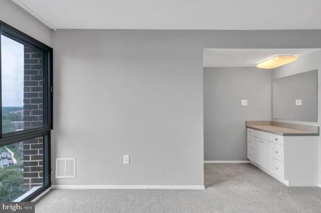 Building Photo - 250 S Reynolds St