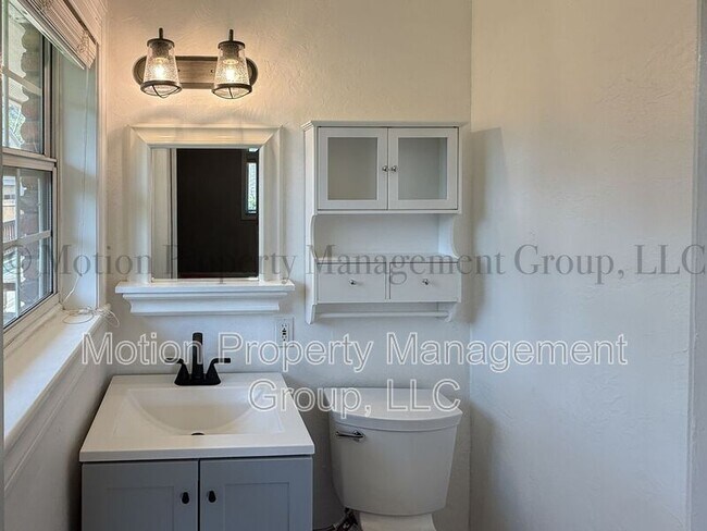 Building Photo - 2502 Little John Trail SE