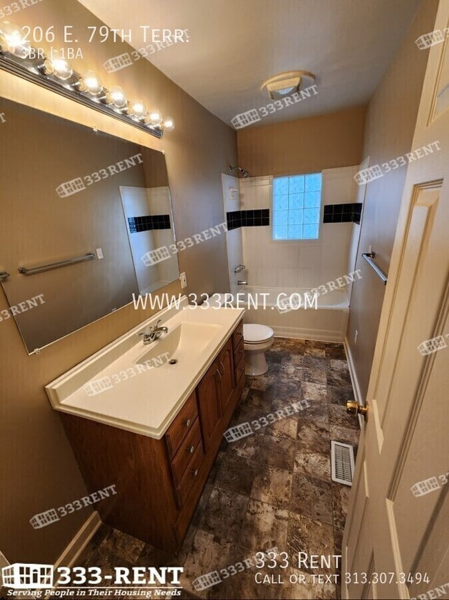 Building Photo - 206 E 79th Ter