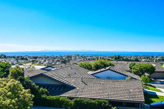 Building Photo - 4 White Water Dr