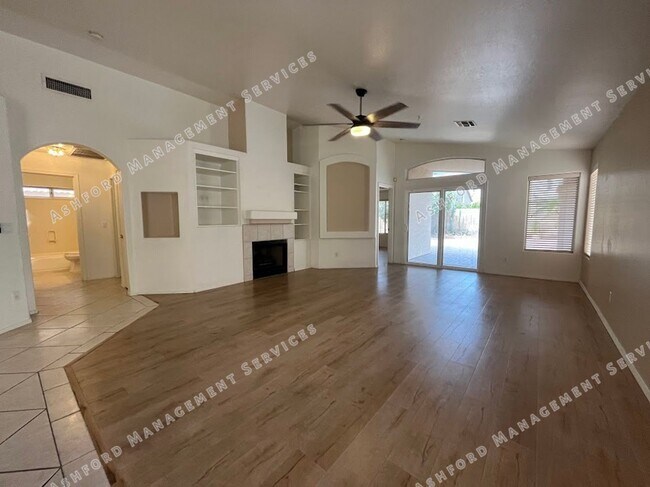 Building Photo - ***MOVE IN SPECIAL!*** BEAUTIFUL 3 BEDROOM...
