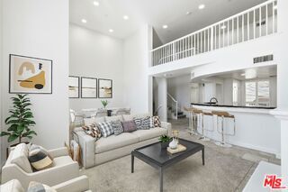 Building Photo - 5831 Seawalk Dr