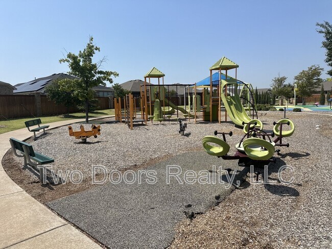 Building Photo - 2229 Roca Dr