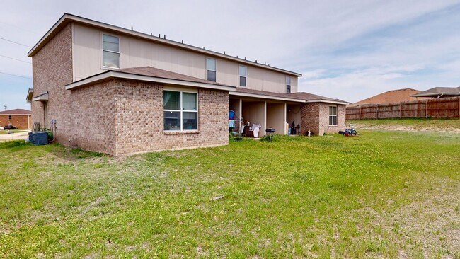 Building Photo - 2 WEEKS FREE RENT +  STAINLESS STEEL APPLIANCES!!!!