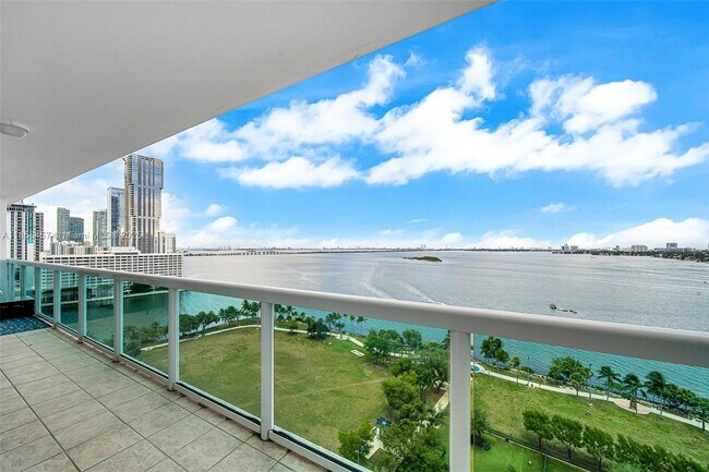 Building Photo - 1800 N Bayshore Dr