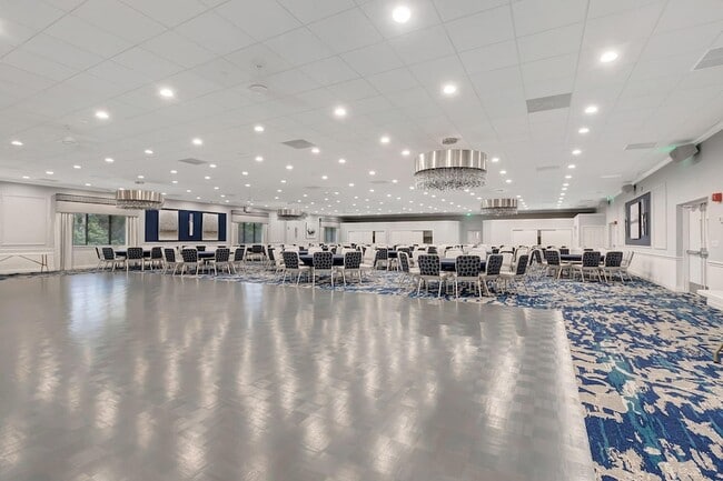 Building Photo - 7076 Huntington Ln