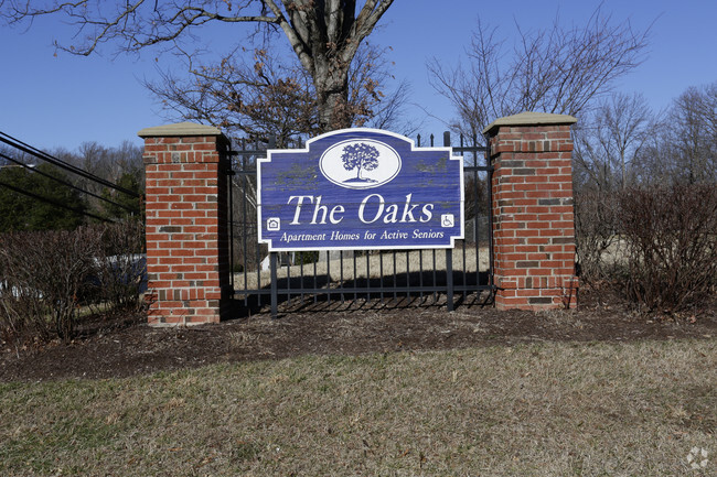 Building Photo - The Oaks Apartments