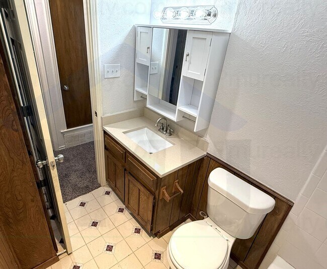 Building Photo - AVAILABLE NOW!!! Lovely 3-Bedroom 1.5-Bathroom in Duncanville - Two blocks from the Duncanville H...